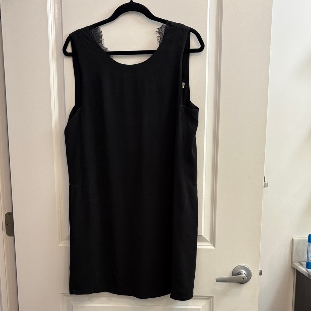 Chic Black Backless Dress with pocket